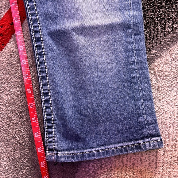 Ladies Miss Me Signature Crop - Picture 6 of 8